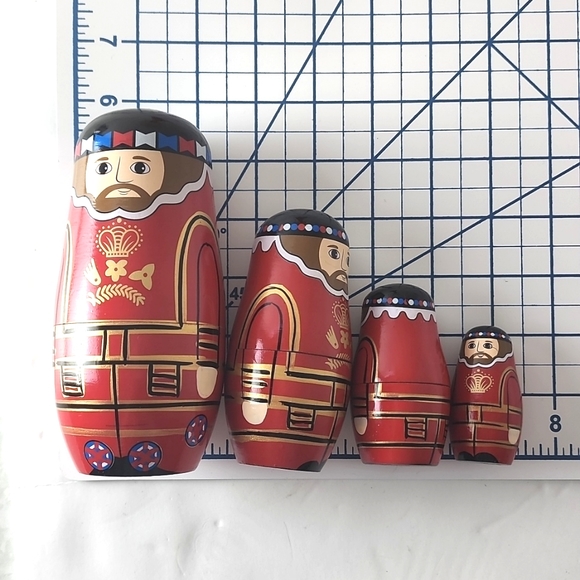 Beefeater wooden nesting dolls - Picture 2 of 5